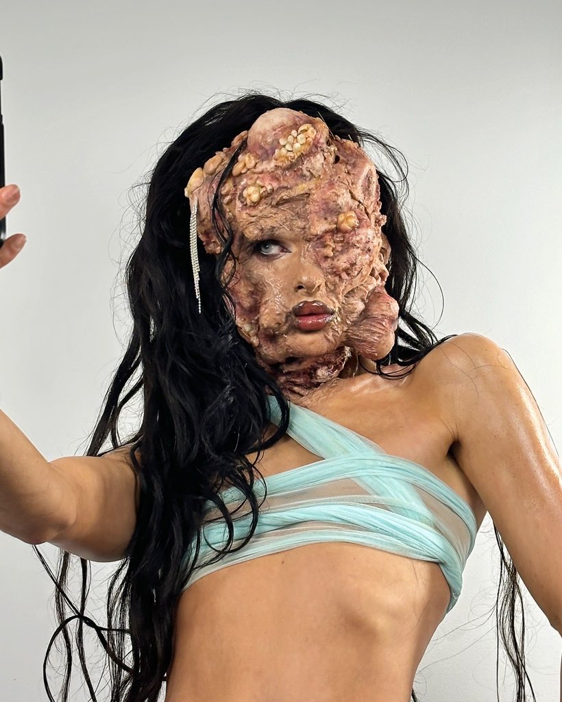 I hate gay halloween costumes cos what do you mean you’re cunty Monstro Elizasue