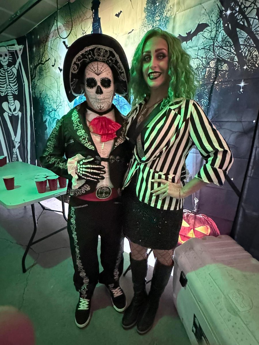 Cody_Perez's tweet photo. Last night was a blast. We dressed up and hung out with a lot of great friends, ate some great food and had plenty of laughs. Your favorite Satanic Hispanic was a dead mariachi ๐ค๐ฝ๐๐ค๐ฝ
#Halloween #beetlejuice #Mariachi #SatanicHispanic #DeadMariachi #Mexican #Costumes #Metal #Singer #Vocalist