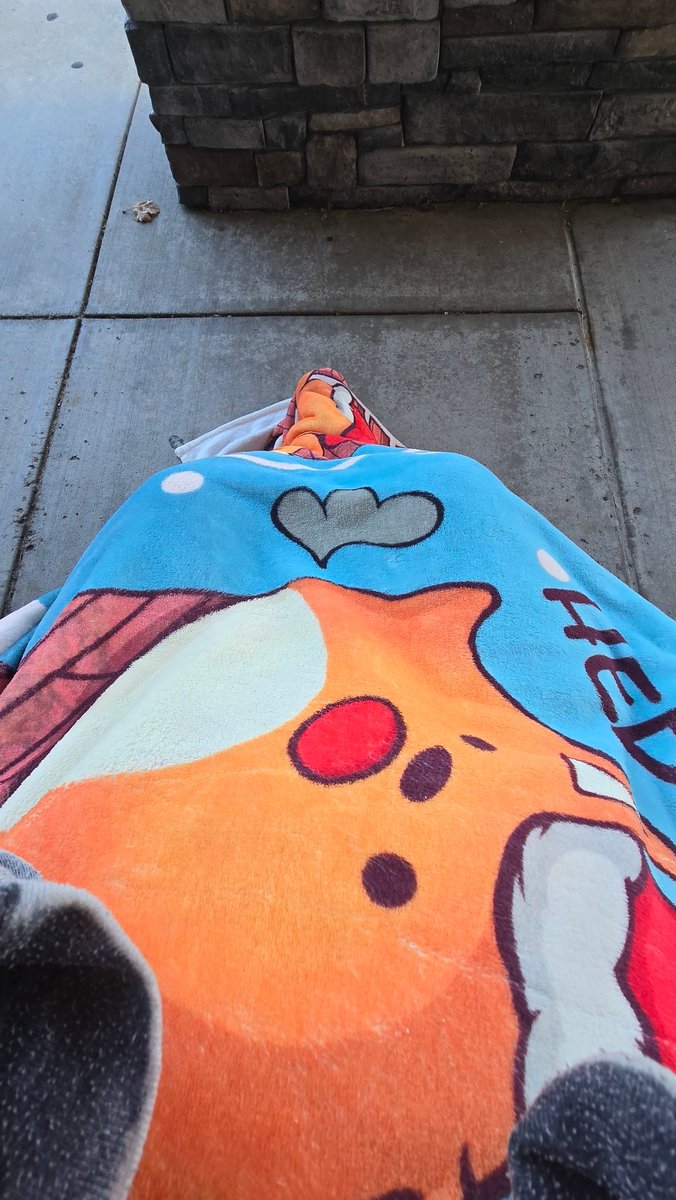 KcRebelChick's tweet photo. I'm at a charity event this freezing cold morning, but luckily, my @Morf_UK blanket is keeping me warm 😁
Highly recommend snagging one if you haven't. https://t.co/KpLJobZsR7