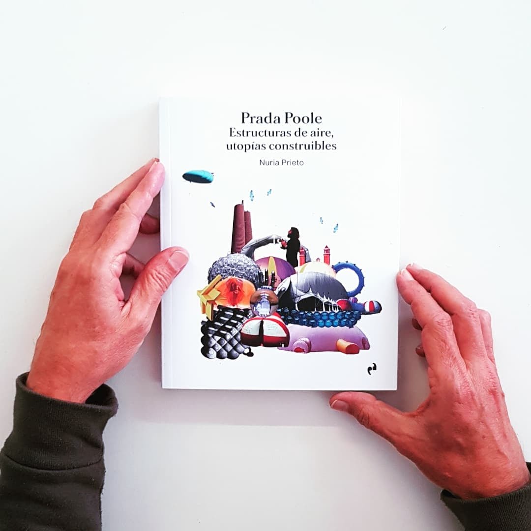 NuriaP9's tweet image. Hoy hace 3 años que se publicó "Prada Poole. Estructuras de aire, utopías construibles" que  reúne la obra y la trayectoria de José Miguel de Prada Poole, arquitecto único y sorprendente de la vanguardia arquitectónica española de los años 70.
#pradapoole #arquietctura #inflables