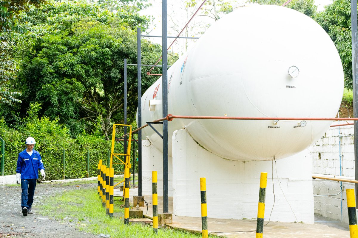 GasnovaCo's tweet photo. #InformeAnualGLP La expansión de #CHILCO en Colombia incluye 15 plantas de envasado y una flota de transporte de más de 488 vehículos, asegurando una distribución eficiente y directa en múltiples departamentos. @Superservicios 👉 https://t.co/qqB20ilvCZ https://t.co/QkkWxukuT3