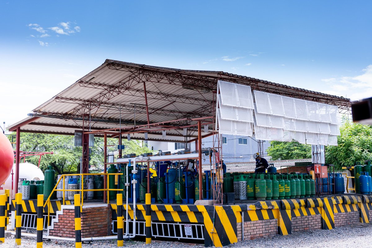 GasnovaCo's tweet photo. #InformeAnualGLP La expansión de #CHILCO en Colombia incluye 15 plantas de envasado y una flota de transporte de más de 488 vehículos, asegurando una distribución eficiente y directa en múltiples departamentos. @Superservicios 👉 https://t.co/qqB20ilvCZ https://t.co/QkkWxukuT3