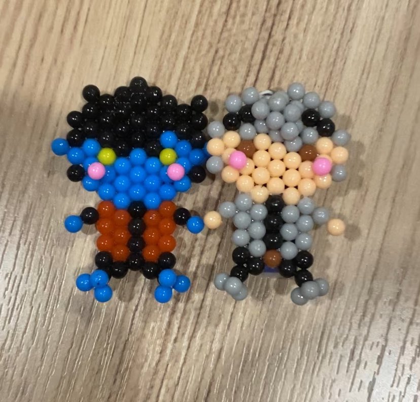 Rufflywings's tweet photo. Thrifted these aqua beads &amp; decided to make #nightsilver out of them😭 https://t.co/0L96gntthJ