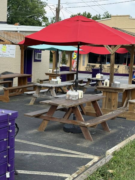 TwoChixs's tweet photo. Happy Sunday! Come on down and see us, or order online.

We are open from 11:00 AM-7:00 PM.
📷704-560-9711📷
*
📷 102 S Main st. Belmont 📷
*
📷Order ahead https://t.co/bpcX1Q5XX3
*
📷 📷 📷 📷📷📷📷📷📷📷
#sandwichesandscoops #704eats #belmontncliving #belmontinsider #belmontnc https://t.co/ev634du9nO