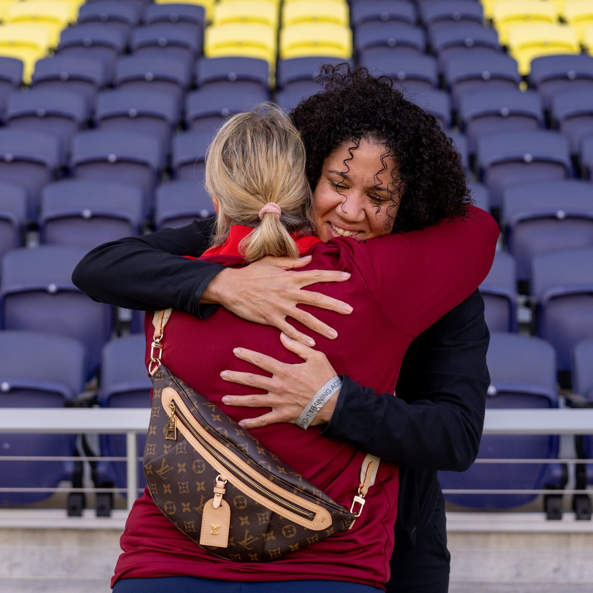 Just a couple of coaches talking shop. 

Great to have Tennessee and <a href="/usabasketball/">USA Basketball</a> legend Kara Lawson out at training in Nashville! 🇺🇸🥇🏀

And good luck to <a href="/DukeWBB/">Duke Women’s Basketball</a> as they start their season!
