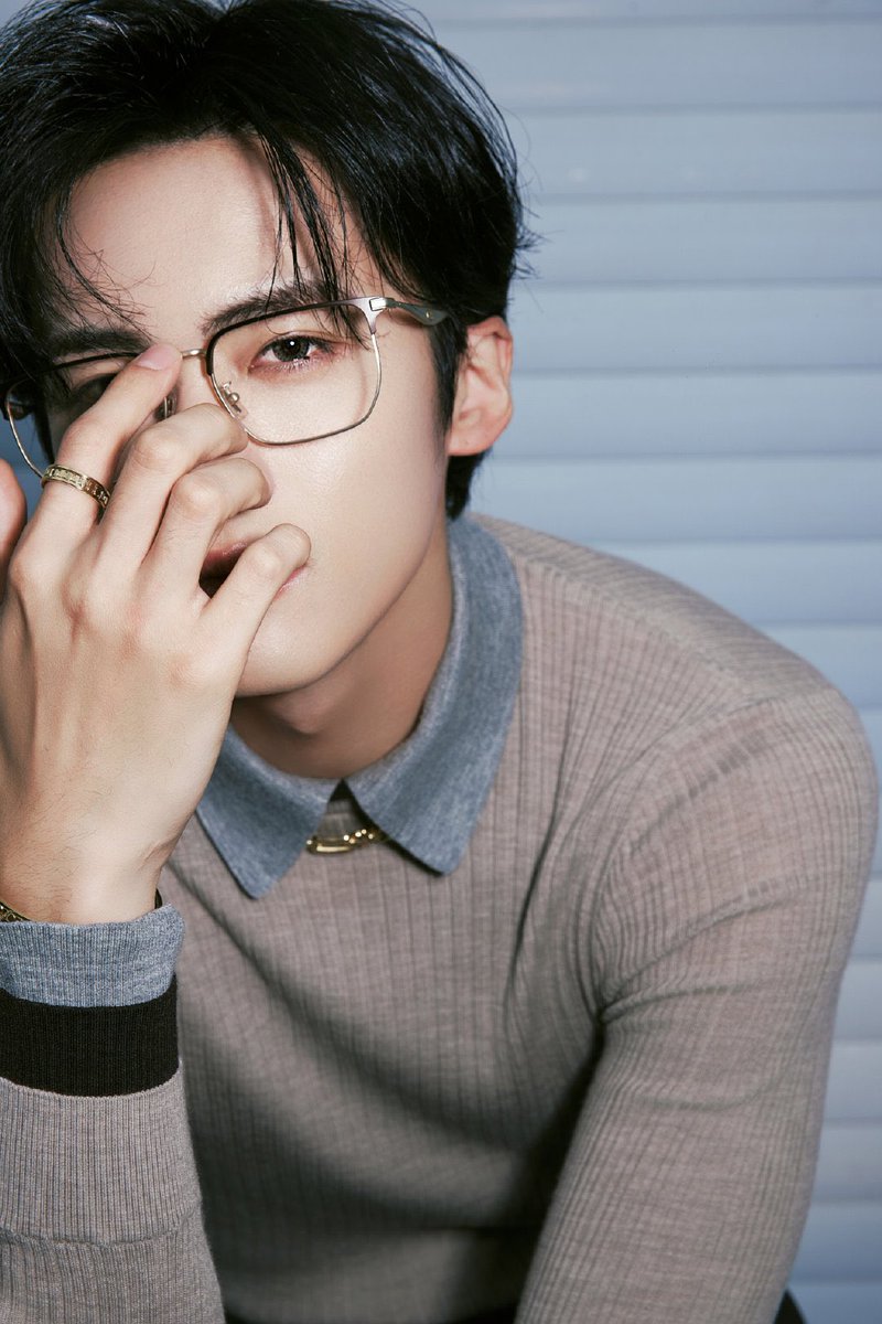 HandsYanan's tweet photo. Yanan new photo shoot!! 🥹

#Pentagon #FangsOfFortune 
#LiLun https://t.co/SCfgdmecVr