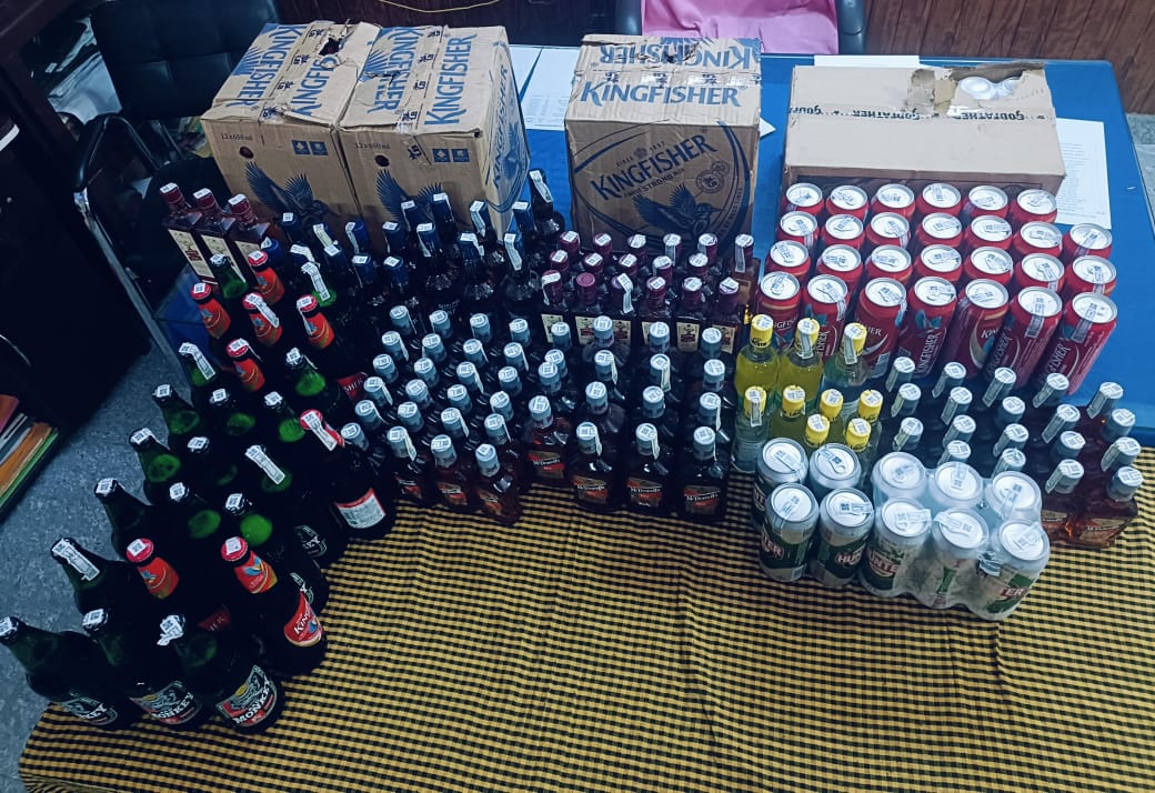 पुलिस अधीक्षक लातेहार के सूचना के आधार पर SDPO बालूमाथ के नेतृत्व में शांतिपूर्ण एवं निष्पक्ष चुनाव कराने के उद्देश्य से बालूमाथ थाना क्षेत्र के ग्राम-बरा, मारंगलोईया में छापेमारी कर 122 बियर(केन+बोतल)एवं विभिन्न ब्रांड के 105 बोतल अवैध शराब बरामद l