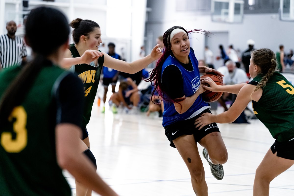 A pair of great teammates from <a href="/GrandBlancGBB/">Grand Blanc Girls Basketball</a> 🍁🏀 <a href="/MIprospects/">MichiganProspects</a> 
<a href="/damaya_hartwick/">damaya hartwick</a> &amp; Rayven McQueen