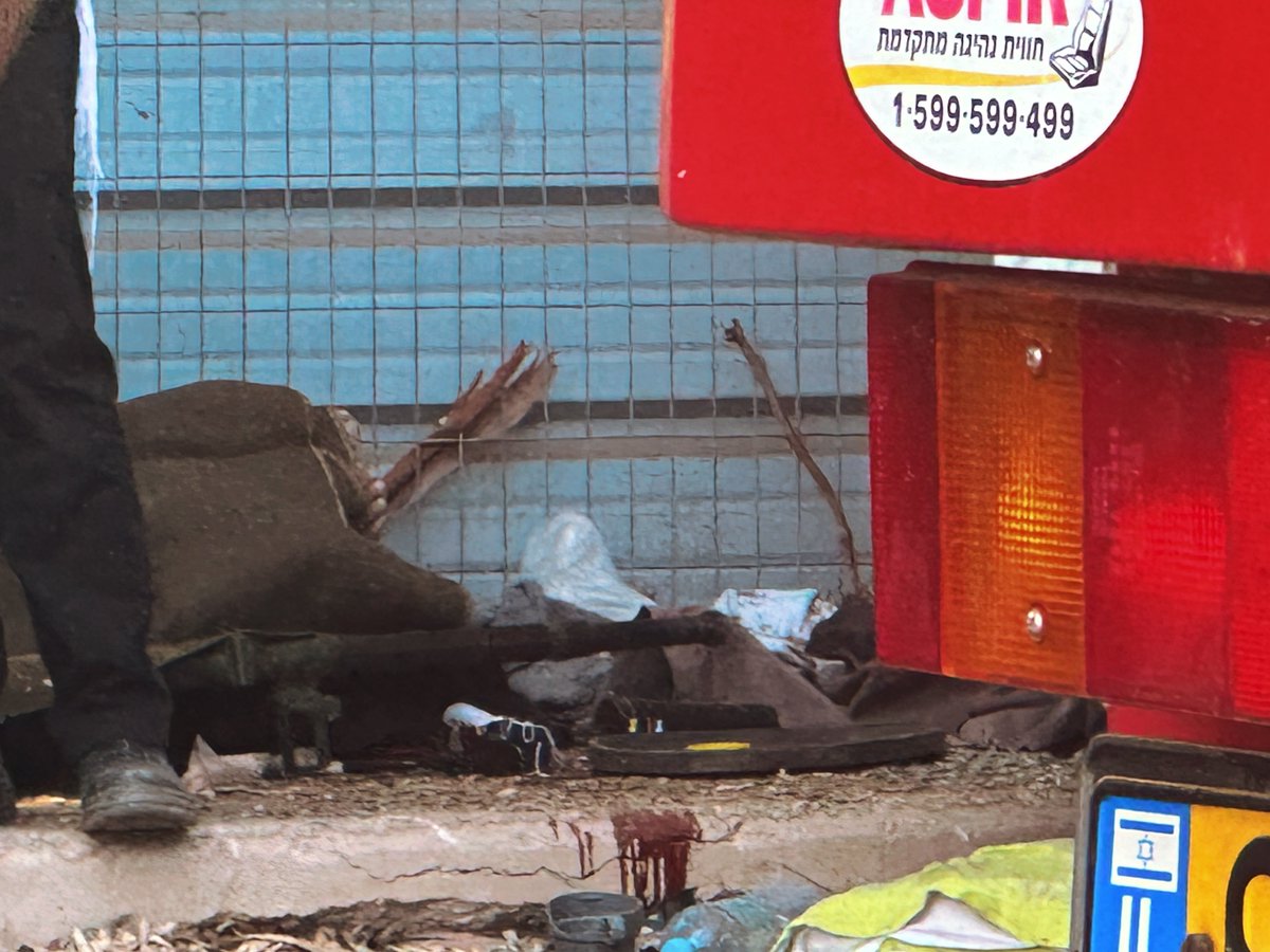 XperienceHumans's tweet image. Ramming near Tel Aviv. One dead. 30+ injured. Police are investigating.