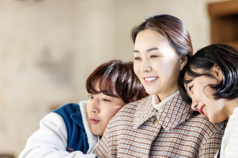 winklanguage's tweet photo. Q. 아이돌을 거쳐 배우로 영역을 확장하고 있습니다. 어떤 방향으로 가고 있다고 생각하세요?

A. 마라톤이라고 생각해요. 지치지 않고 계속, 천천히 뛰어가고 싶어요. 잠시 걸어갈 때도 있겠지만 묵묵하게요. 목적지는 상관없습니다. 계속 앞으로만 가고 싶어요.

-241020 씨네플레이 인터뷰, #박지훈 https://t.co/BJppwQtgY6