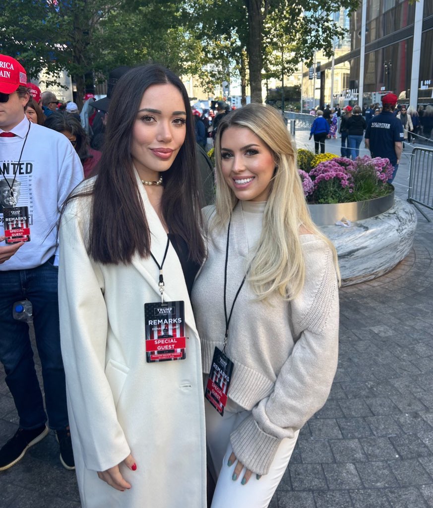 IsabellaMDeLuca's tweet photo. Just two girls voting for Trump in November @adalluch ❤️ https://t.co/j9hC795zG6