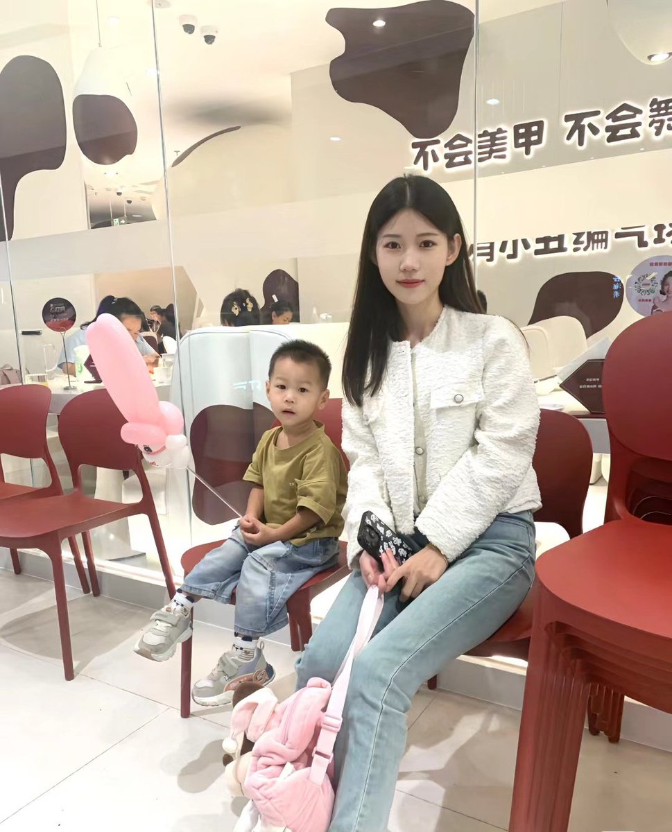 Xinyi5312's tweet photo. 接小宝之前被大屌操的喷尿，顶的我爽炸了
#反差 
#母狗坐便器 
#人妻感 https://t.co/VFwB0PIByM