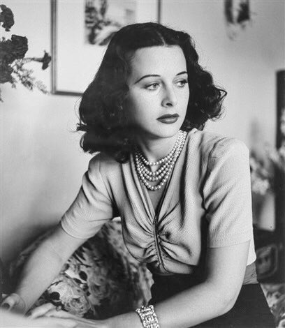 classicaldame's tweet image. Hedy Lamarr photographed by Alfred Eisenstaedt (1938) #TCMParty