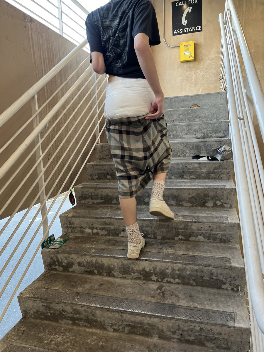 DQuest27487's tweet photo. This is how the big boys use the potty right? 

#abdl #abdlboy #Diaperboy https://t.co/IYZSbNvGak