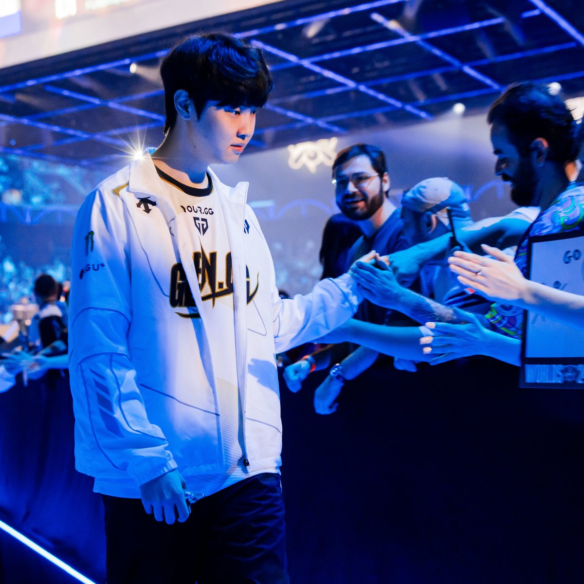 lolesports's tweet photo. Back on the stage for game 4! #Worlds2024 

📺 https://t.co/JQuVelpnKd https://t.co/nz8gwZ6lJx