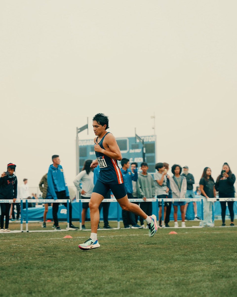 IdolR45's tweet photo. Can't thank @runners_rising enough for selecting me as an Official Runner Rising Athlete! All contributions made to Runners Rising are tax-deductible! Head over to their website https://t.co/WCWXLKCPhg to donate and support student athletes like myself! #RunnersRising #BirdsUp https://t.co/ydwJgzedJp