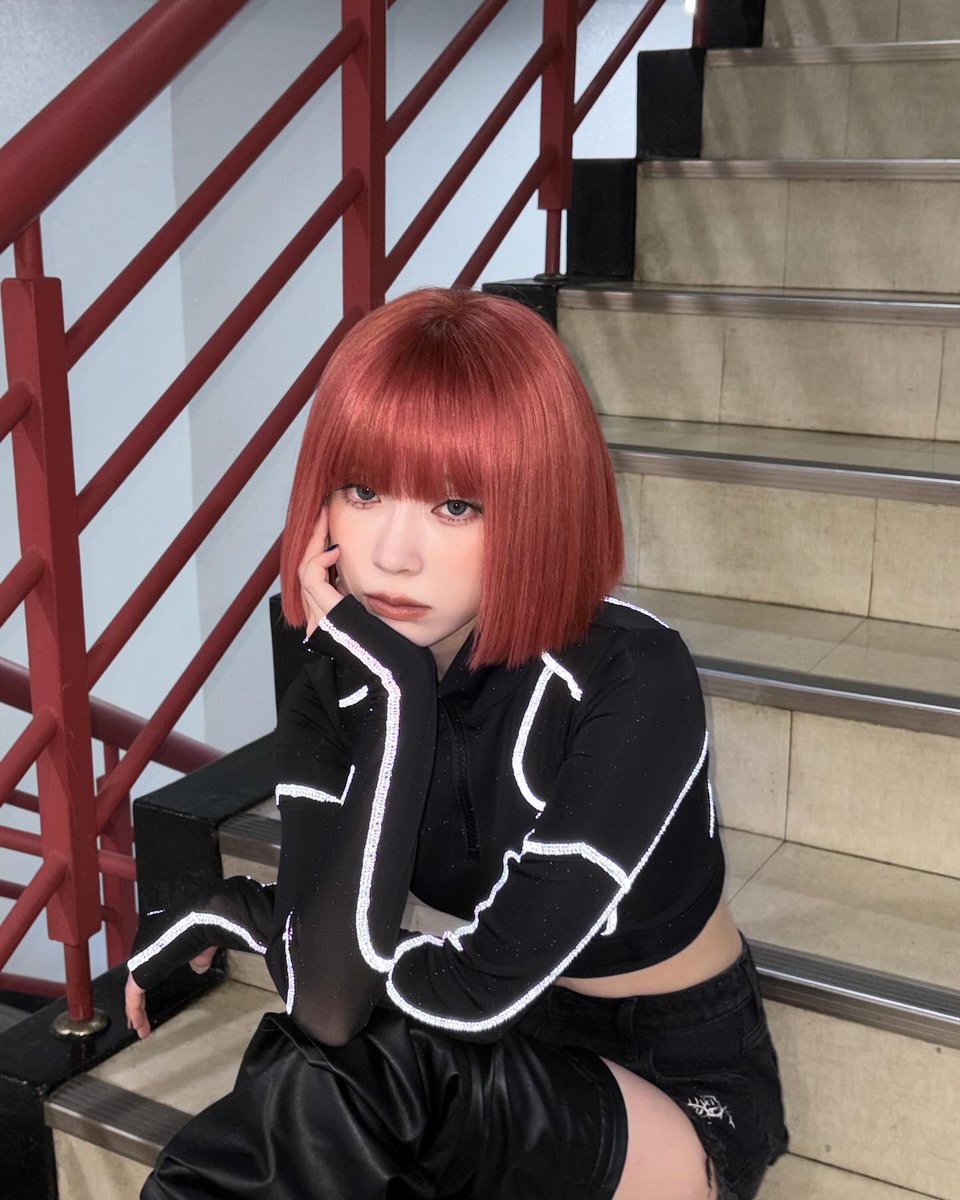 wfinteur's tweet photo. (☆⁠) Feeling sweet and sassy with my red hair look, just the way I like it. https://t.co/7jz8ewfeQF