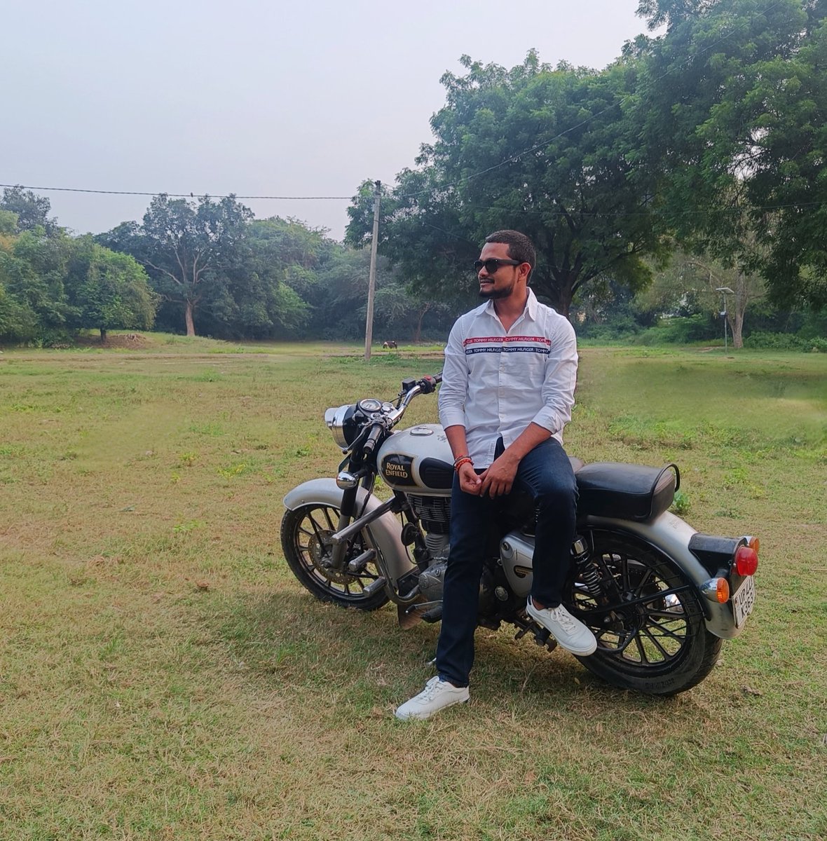 PrateekRajwada's tweet image. पूरब कोर्ट📍

ग़म और ख़ुशी में फ़र्क़ न महसूस हो जहाँ 
मैं दिल को उस मक़ाम पे लाता चला गया 
: साहिर साहब 💕
#kuwarprateeksingh #RoyalFamily
#KuwarSahab #Hindishayri