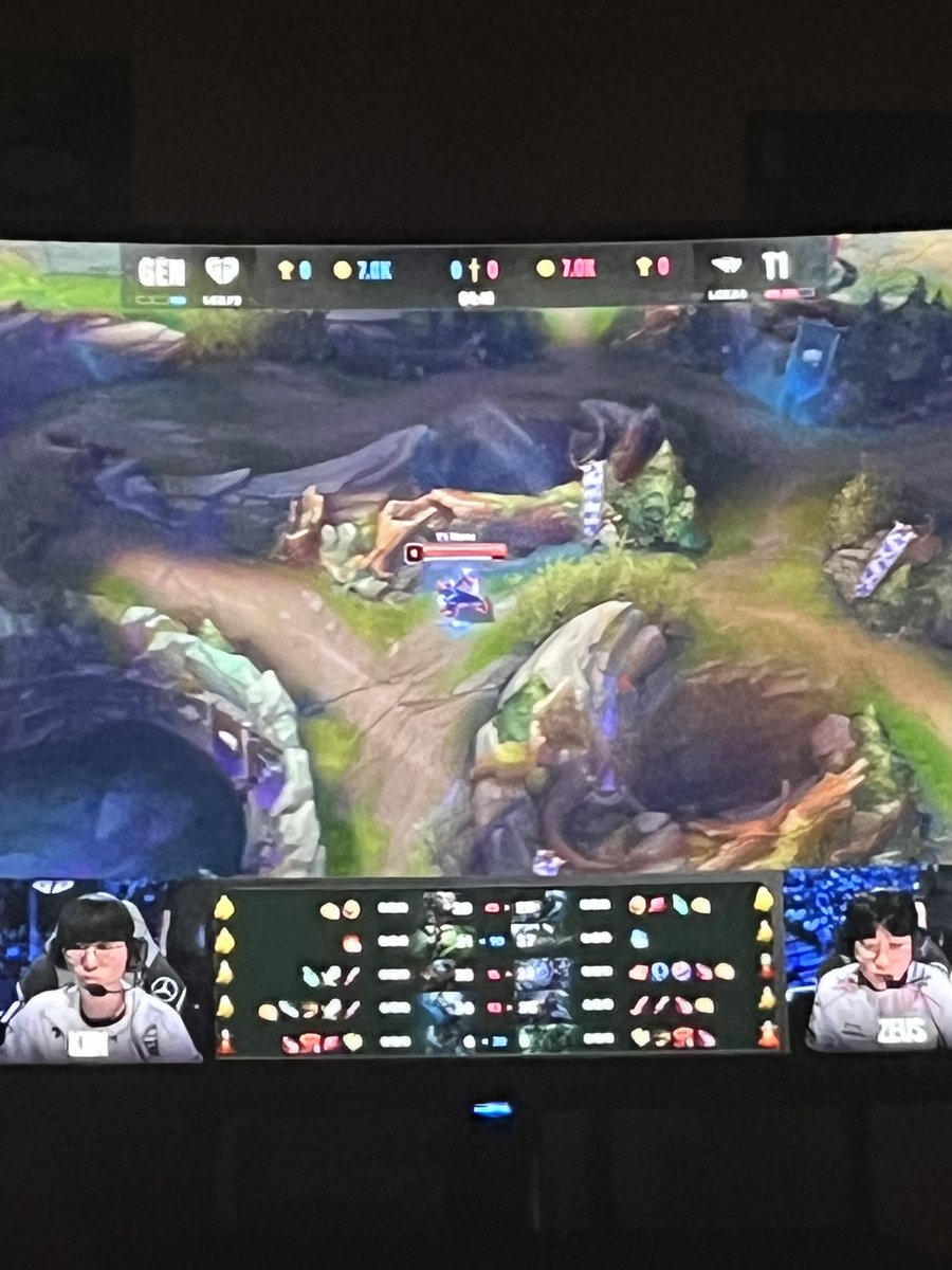 lasziia's tweet photo. AAAAA HE PICKED PYKE AGAIN 
Imagine we get SKT Pyke skin 😭 https://t.co/hBJWibM5CI