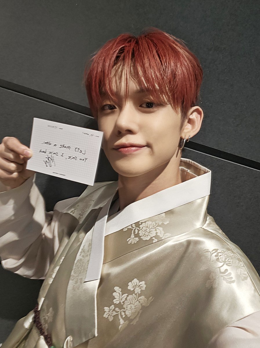 TXT_bighit's tweet photo. 💌✨ The Final Reveal: TXT’s Special Letters to MOA!
Here's your answer MOA📸💖

Get your signed postcard versions NOW, only on the official TXT store!
👉 https://t.co/wzx71kgSrO

#투모로우바이투게더 #TOMORROW_X_TOGETHER #TXT
#TheStarChapter #SANCTUARY https://t.co/lr58b8WZ0r