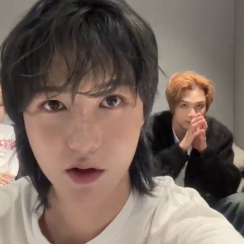 renhyuckbaobei's tweet photo. haechan: be gentle to renjun or else!!!! https://t.co/HlWsGlFqNJ