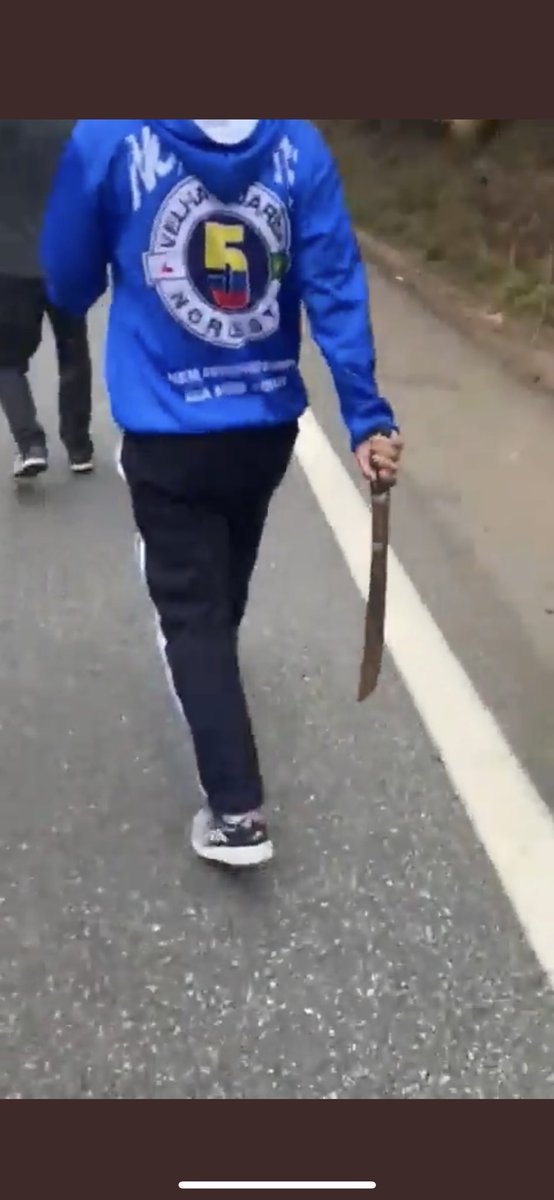boenoprivate's tweet photo. @Centraldoocec @futebol_info emboscada da mancha, os cara levaram o facao pra chupar cana na beirada da pista https://t.co/ftfb6MHJnA