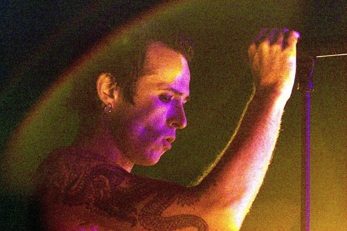 Revolvermag's tweet photo. Scott Weiland remembered — STONE TEMPLE PILOT's Dean DeLeo pays tribute to STP's late, great frontman https://t.co/S6UkuVzsTS https://t.co/aEL52xf6uH