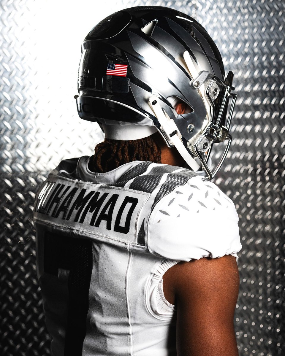 vanhornebrands's tweet photo. WARP SPEED βοΈπ¨
Week 9 uniform combo for @oregonfootball designed by @vanhornebrands
Inspired by Oregonβs greatest stormtrooper looks π¦π₯
#goducks #generationo
πΈ: @goducks https://t.co/JZHUuZvibA