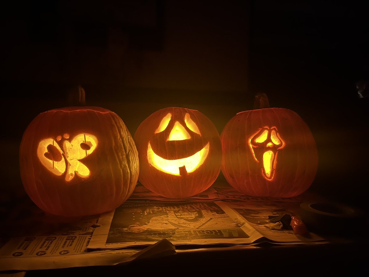 MattJakes7's tweet image. Quite the variety! Traditional Jack-o’-lantern, Ghostface, and #oliviarodrigo !! #halloweenfun #makingmemories
@oliviarodrigo , my daughter wants to know how we did 😄🙏