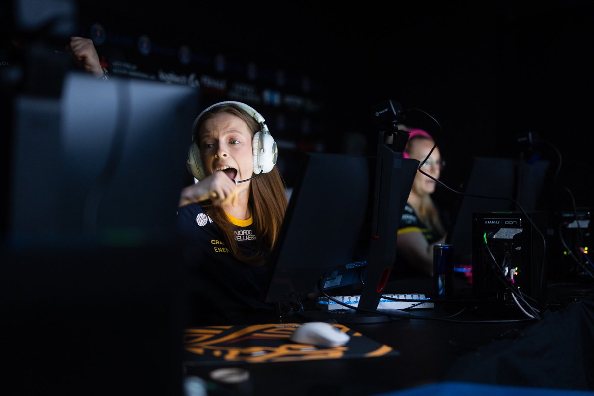 BIG Emmsan tweet media