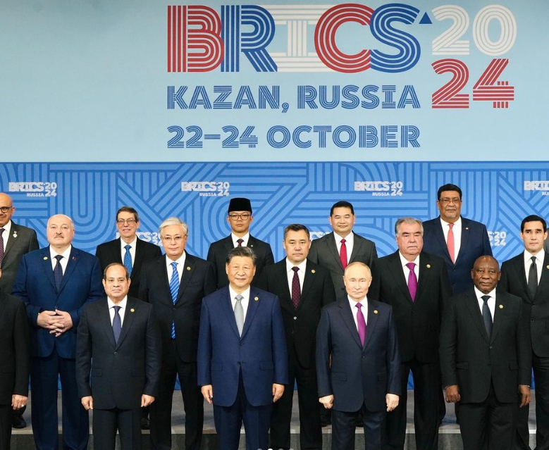 TxtdariHI's tweet photo. Mengapa Banyak Negara ingin bergabung dengan BRICS? Termasuk Indonesia

-A Thread- https://t.co/Ee4cJqJHYp