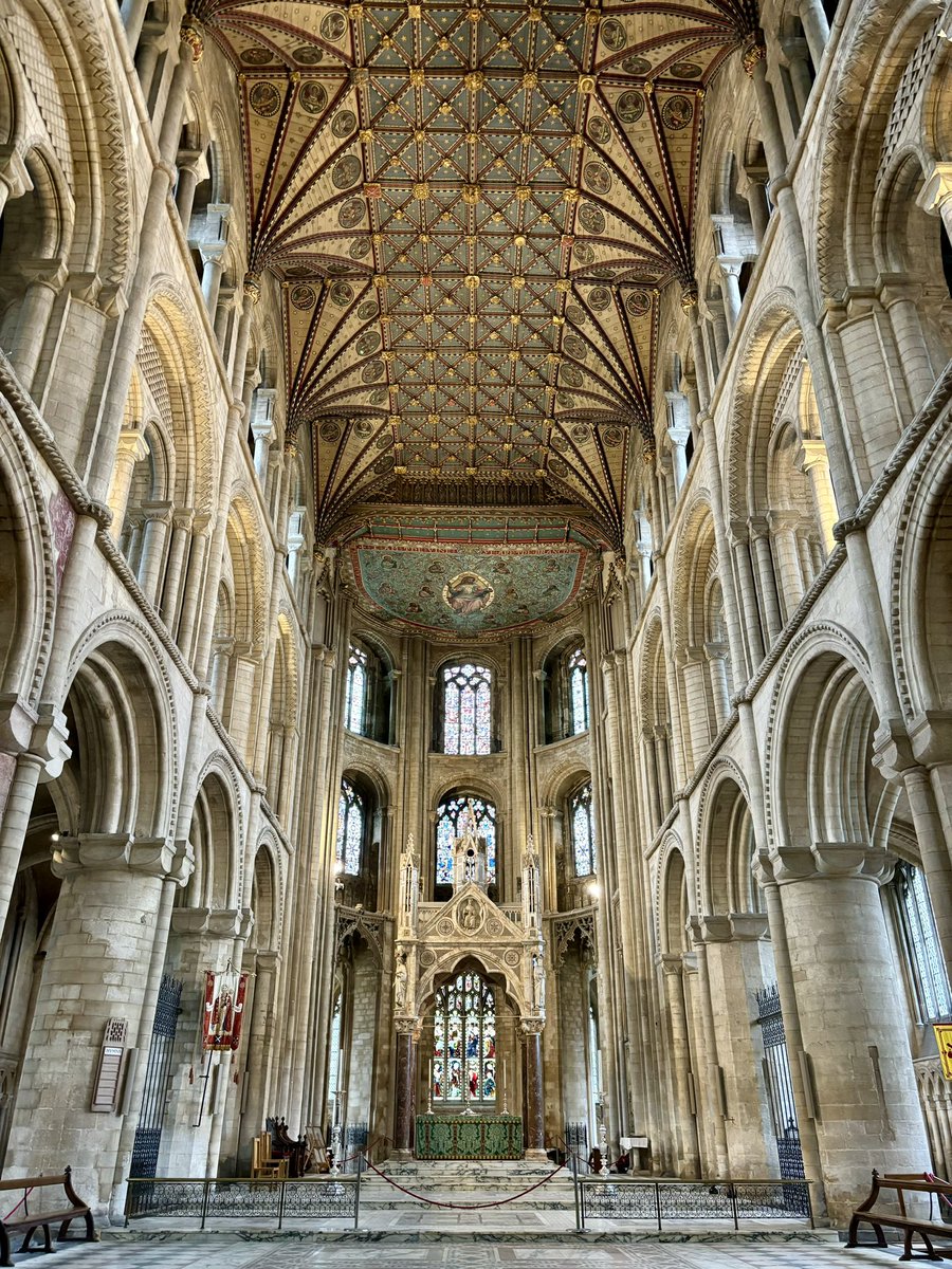 katephillips29's tweet photo. Peterborough Cathedral…what an absolute stunner 😍🤩 https://t.co/jwWd2lQp8p