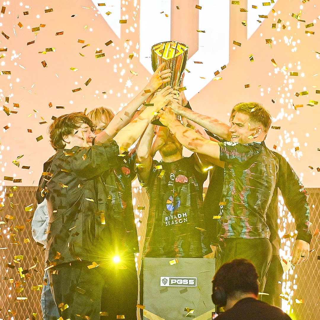 SashaBatulin's tweet image. Back to back PGS International winners. Crazy games, crazy team, amazing feeling! GGs