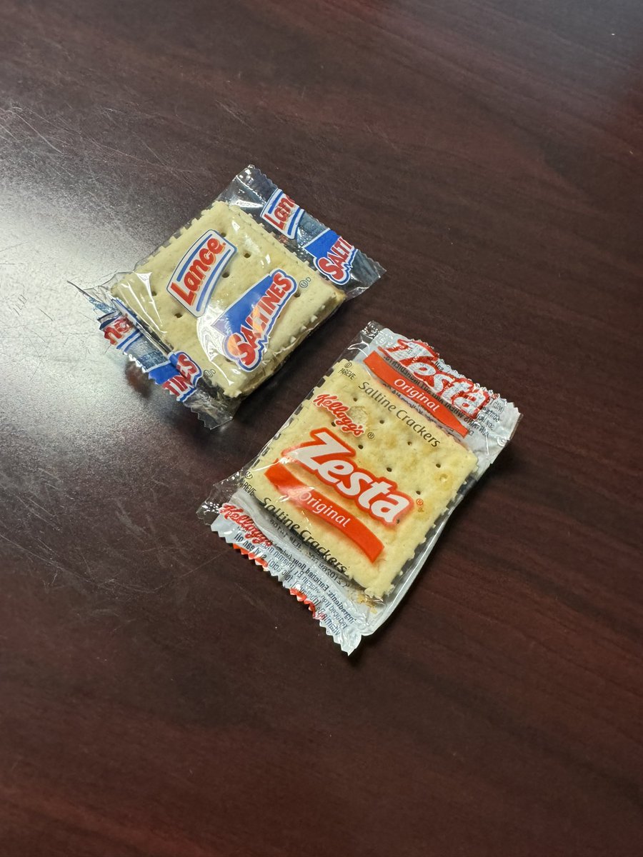 EKing719's tweet image. Both in the doctors lounge. Which should I choose!!!?? 
#decisionsdecisions