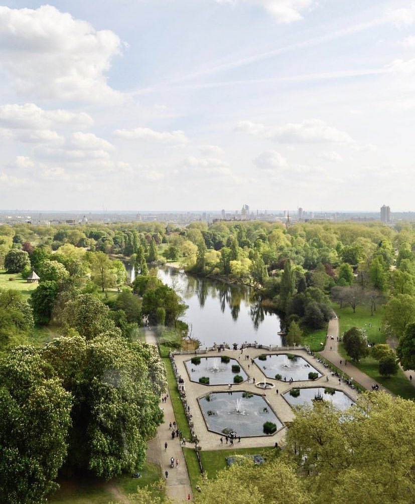 AmikanTravel's tweet photo. من مايعرف الـ هايد بارك - Hyde park ؟  
اشهر حديقة في #لندن جميلة جدا مسطحات خضراء ومباني وبحيرة بط و تجديف قوارب .. يعني مكان هادي ياخذك بعيد عن اجواء الاسواق والزحمة  
اللوكيشن: https://t.co/qNPjPd98Lb https://t.co/qUIRg4BYHf