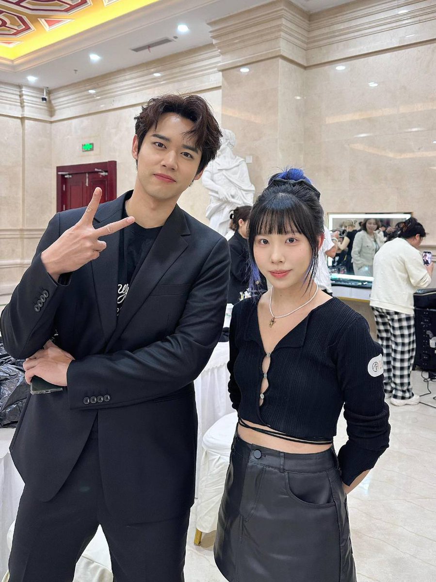 govinni13's tweet photo. His hairstyle makes him look like "Sheng Wang" today! 😊😘
#LiuDongQin #ZayinEric 
#TheOn1yOne  #某某
(Pic shared by his makeup artist Hannah on weibo ) https://t.co/9p7NmGZTyY