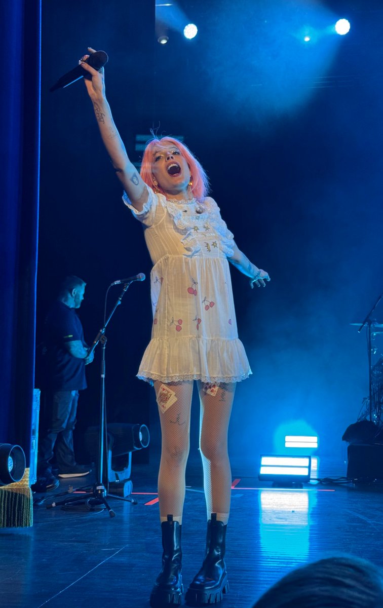 stillgotmadtime's tweet photo. #10yearsofHalsey https://t.co/HdgFCYpDxh