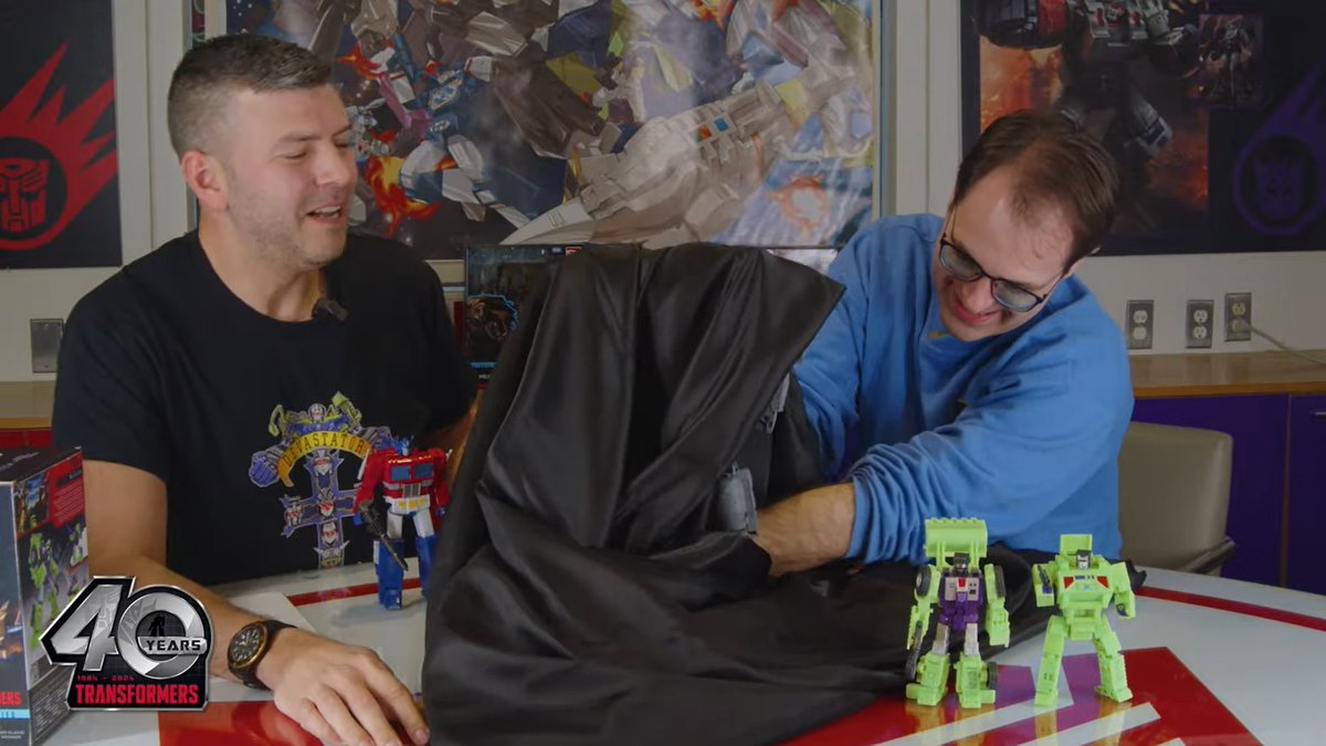 BWTF_Ben's tweet photo. Devastator grey model reveal! #Transformers #actionfigures #Hasbro1027 #HasbroPulse https://t.co/FuY4QSfUn6