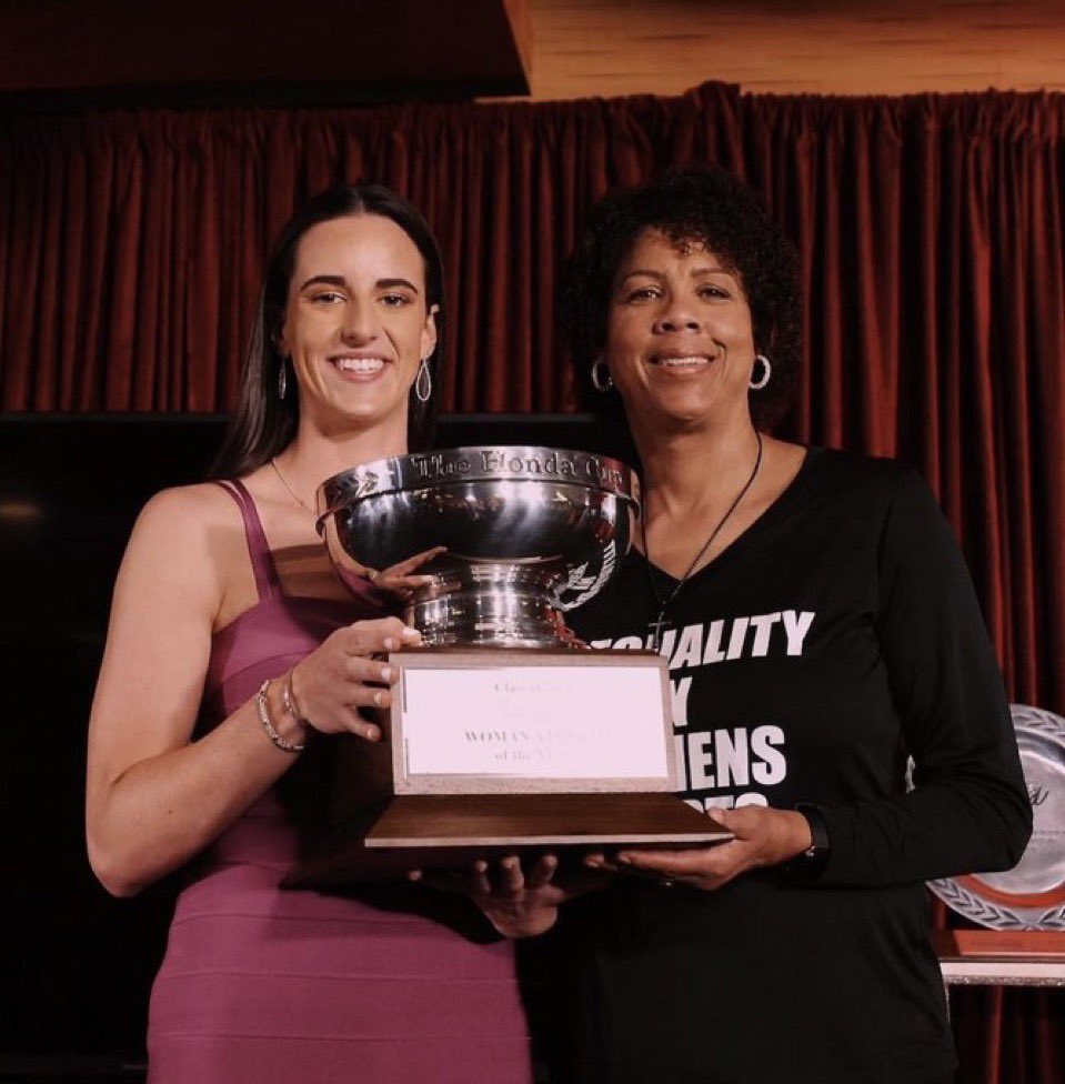 FeverBandwagon's tweet photo. She deserves an amazing coach. https://t.co/hrp6A575fE