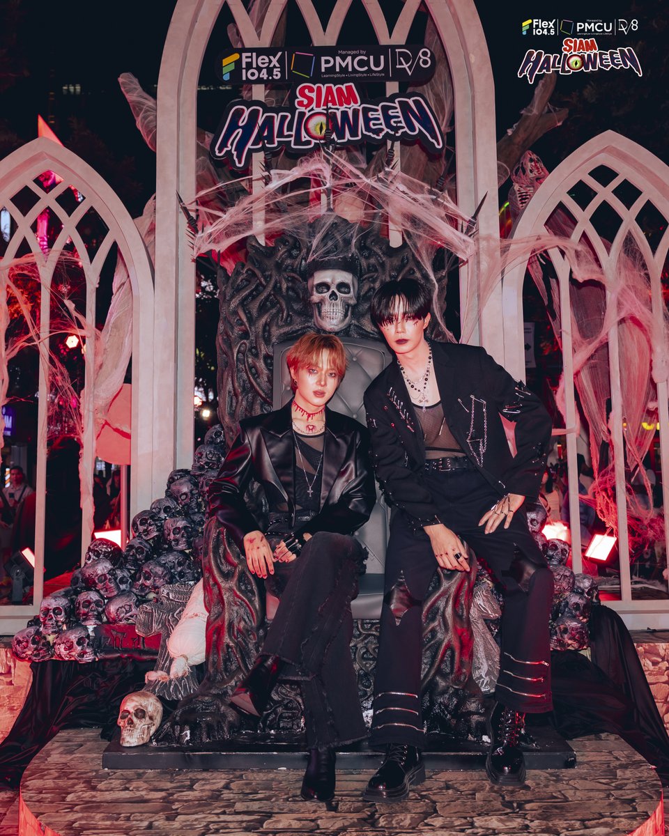 เจ้าชายกับองครักษ์ของเขา 👑⚔️
<a href="/zee_pruk/">Z</a> <a href="/CwrNew/">NuNew</a>
. 
#ZeeNuNew #ZeePruk #NuNew 
#SiamHalloween2024xZeeNuNew 
#SiamHalloween2024 #สยามฮาโลวีน 
#Flex1045 #PMCU #DV8Thailand