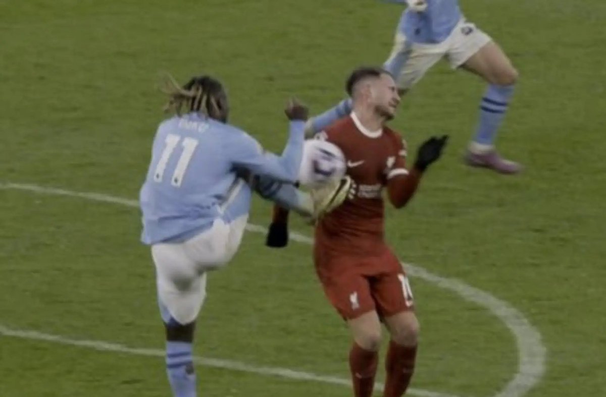 terryflewers's tweet image. Guess which one VAR gave as a penalty!