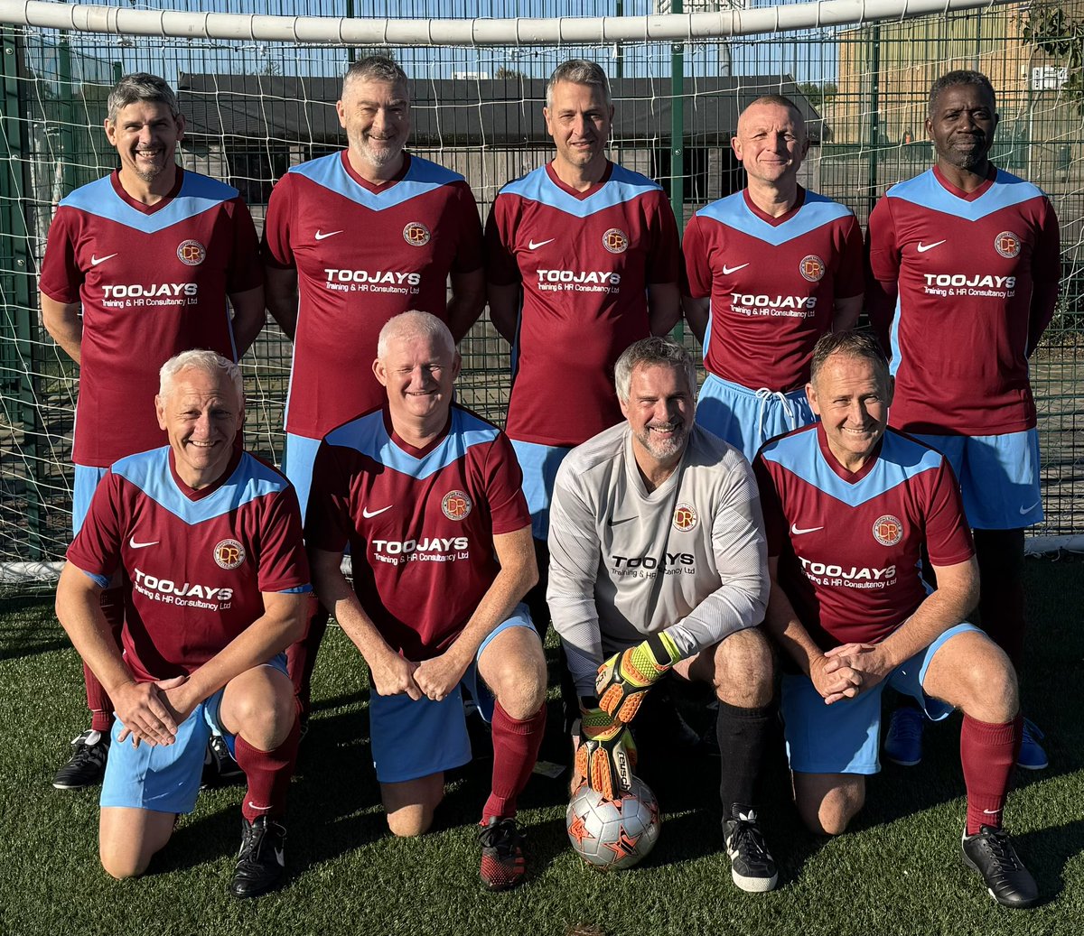 The Deeping Rangers Walking side looking smart in their new kit from team sponsor <a href="/TTHRC/">TOOJAYS Training</a> 👏
Unbeaten in the league so far they top the table in the early stages ⚽️⚽️
<a href="/PDFLUK/">Peterborough & District Football League</a> <a href="/DeepingRangers/">Deeping Rangers FC</a> <a href="/AlanSwanm/">Alan Swanm</a>