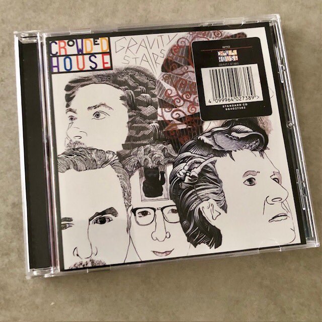 No hay muchas bandas tan apasionantes, minuciosas, delicadas y extraordinarias como CROWDED HOUSE. Ganas locas de verlos esta noche en Vistalegre. Quizá no sean los más pintones, pero este “Gravity stairs” es fabuloso. En #UnDiscoAlDía lo explicamos así 

undiscoaldia.com/crowded-house-…