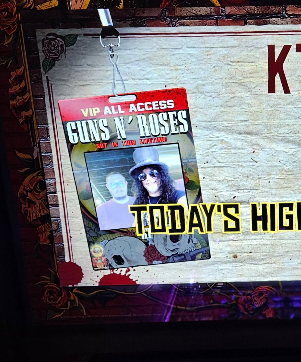 Lexort25's tweet photo. Just met Slash https://t.co/XdHfVnYE36
