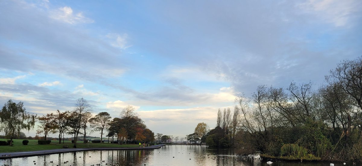#parkrun No 240 was at the racecourse <a href="/ponteparkrun/">Pontefract parkrun</a>.  A large turn out for this unusual trot round the racecourse. 1 lap on reasonable track and twice round the little lake. I actually loved it. <a href="/parkrunUK/">parkrun UK</a> <a href="/UKRunChat/">UKRunChat</a> #mentalhealth #over60running