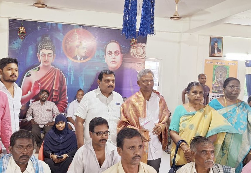 vvpr53's tweet photo. 👉ఈ రోజు విజయవాడలో సుదీక్షన్ ఫౌండేషన్ వారు రత్నప్రదీప్ గారు, చెరుకూరి విమల గారు ఎన్ రాజకుమారి గారు నిర్వహించిన  వికలాంగులకు కృత్రిమ కాళ్ల పంపిణీ కార్యక్రమంలో.
👉 బిజెపి నాయకులు మాజీ ఎంపీ ఎమ్మెల్యే డాక్టర్ శ్రీ వెలగపల్లి వరప్రసాద రావు గారు.. ముఖ్య అతిథిగా పాల్గొన్నాను. https://t.co/CSKlEMdMIk