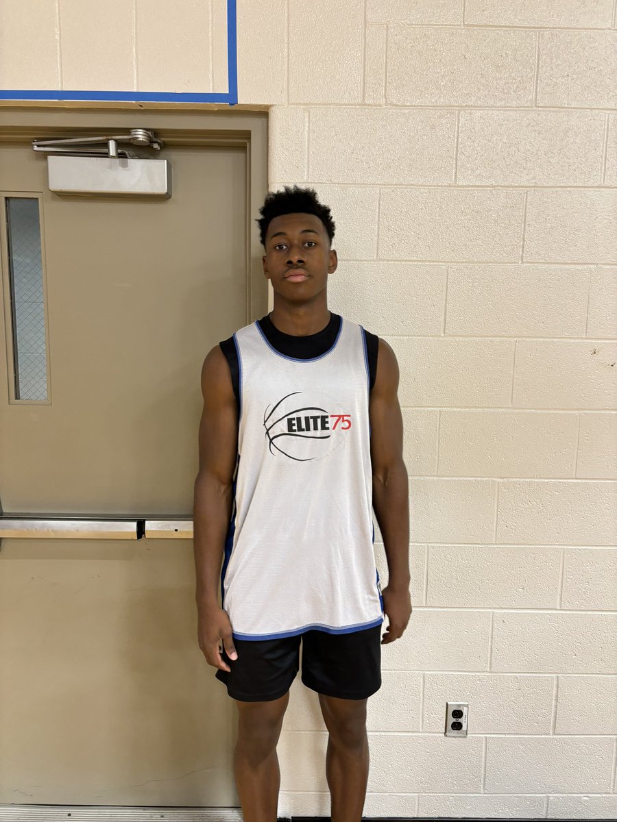ZackSandberg's tweet photo. Stryckland Whittley Ligon, strong overpowers defenders, quick playmaking decisions. Will be a big stock riser this winter #NEOG https://t.co/Yv0IwB5FVn