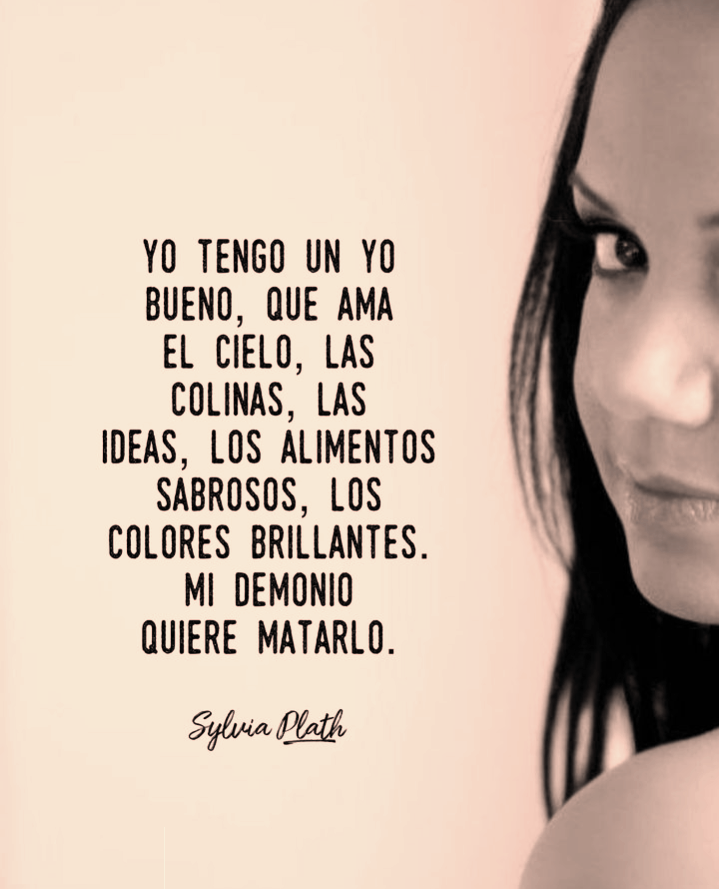 Cultivadora del género de la poesía confesional. Sus obras más conocidas son sus poemarios "El coloso" y "Ariel" y su novela semiautobiográfica "La campana de cristal". Premio Pulitzer de Poesía póstumo por sus "Poemas completos". #27DeOctubre, 93 años sumaría Sylvia Plath.