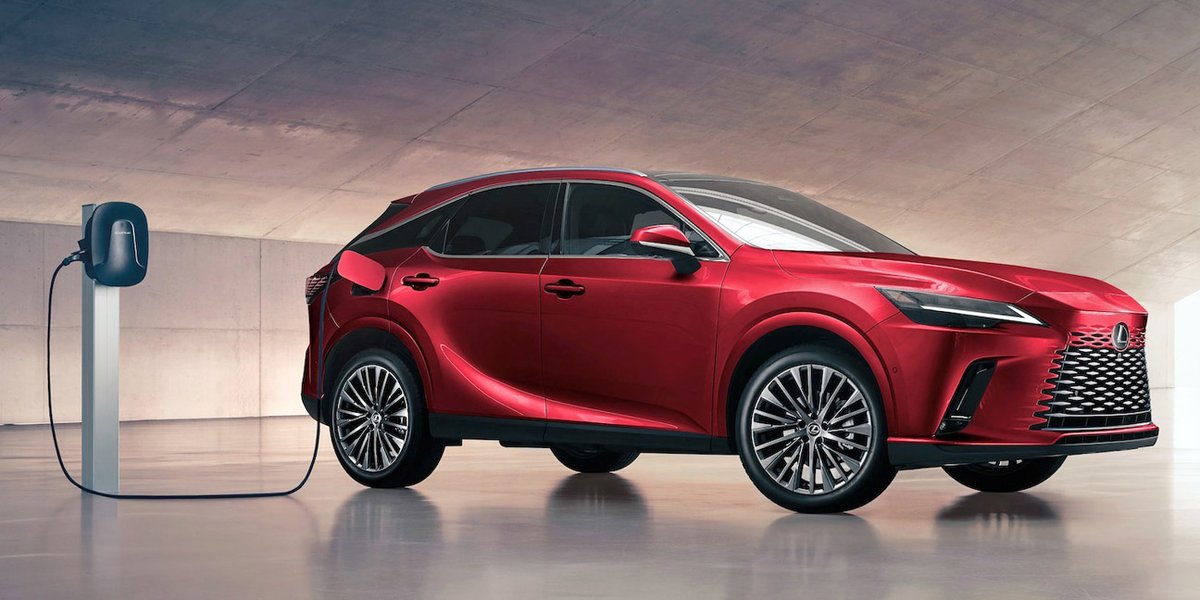 ArizonaDriver's tweet image. Arriving midweek: the Lexus RX 450h+ Luxury AWD, 304-hp plug-in hybrid in a lineup from 275 to 366 hp (F SPORT hyb), and $50,325 to ours at $72,610. RX is most closely related to Toyota Highlander (thus also Grand Highlander and Lexus TX). #Lexus #LexusRX