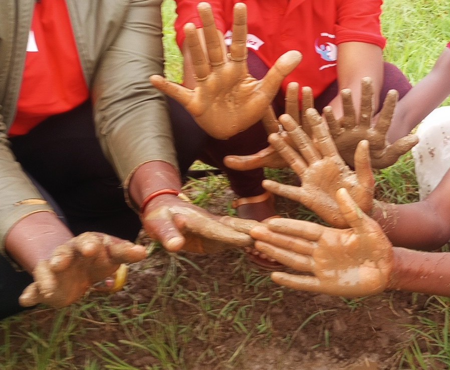 Nab20Margret's tweet photo. Urgent climate finance is essential to ensure gender- and age-responsive solutions mitigate adverse effects on vulnerable populations, including girls and young women.#COP29 #Memprow #SheLeadsUganda #ClimateCrisis #PlanInternationalNetherlands #TerreDesHommesNetherlands #FEMNET https://t.co/PmcggA5YAK